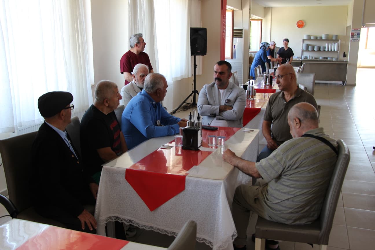 Edirne’nin Uzunköprü ilçesi Belediye Başkanı Ediz Martin, Babalar Günü kapsamında gerçekleştirdiği anlamlı ziyaretlerde bulundu.